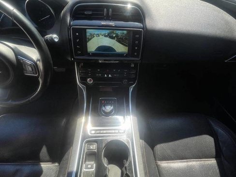 Used 2017 Jaguar XE Prestige RWD image 2