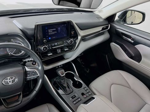 Used 2024 Toyota Highlander XLE image 24