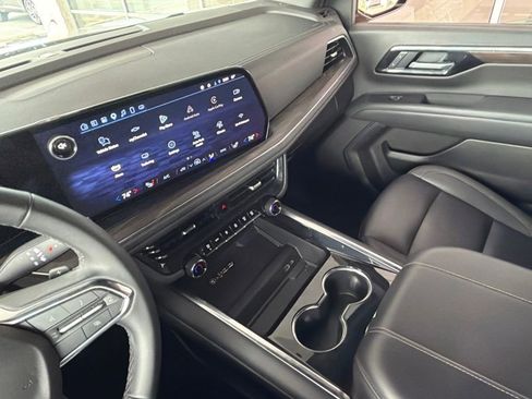 Used 2025 Chevrolet Suburban Z71 AWD/4WD image 34