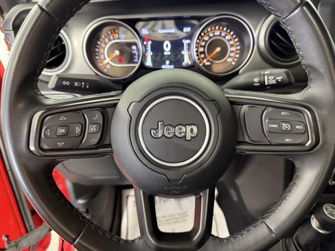 Used 2021 Jeep Gladiator Willys image 24