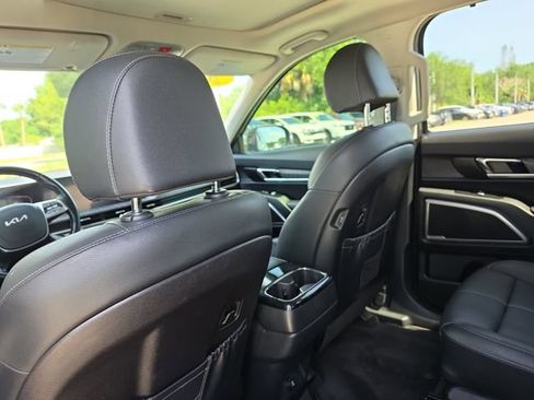 Used 2023 Kia Telluride EX w/ EX Captain's Chair Package FWD image 11
