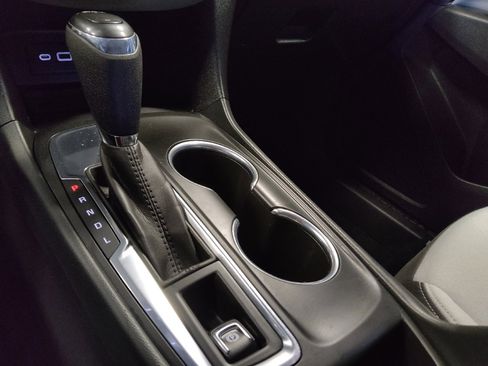 Used 2021 Chevrolet Equinox LT w/ Driver Convenience Package image 26