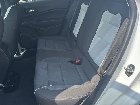 Used 2024 Chevrolet Trax LS w/ LS Convenience Package FWD image 10