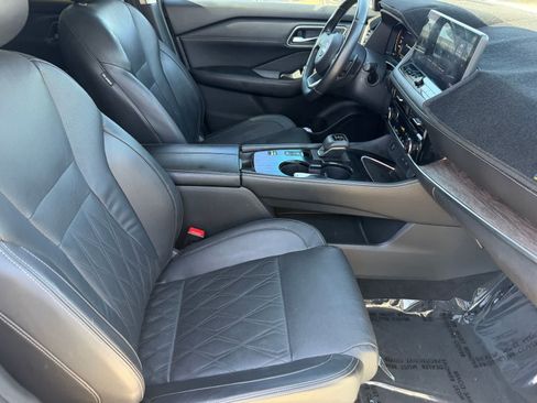 Certified 2024 Nissan Rogue Platinum FWD image 12