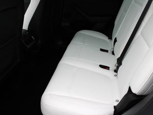 Used 2022 Tesla Model Y Long Range AWD/4WD image 33