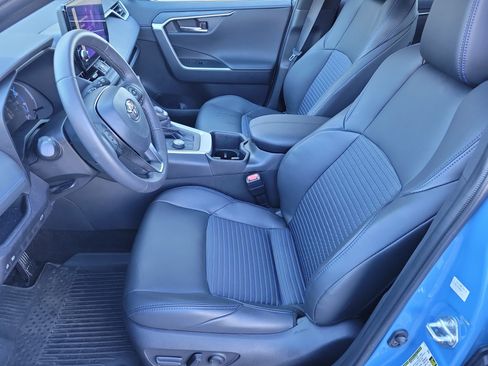 Used 2025 Toyota RAV4 XSE AWD/4WD image 9