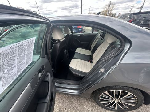 Used 2016 Volkswagen Jetta Sport w/ Lighting Package FWD image 5
