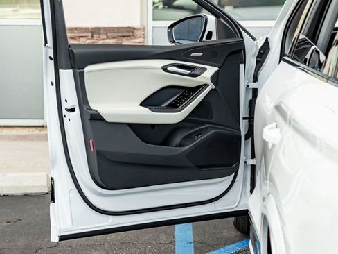 New 2025 Audi Q6 e-tron Premium Plus AWD/4WD image 11