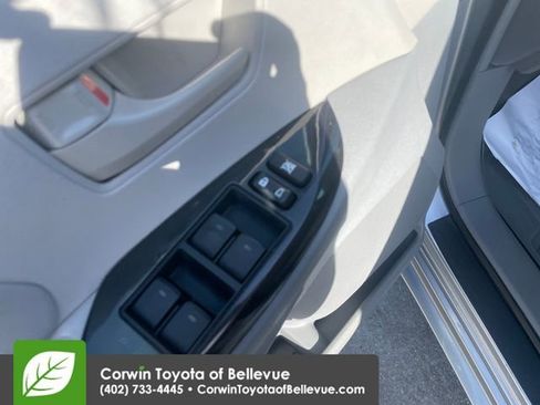 Used 2011 Toyota Sienna LE w/ Towing Pkg FWD image 19