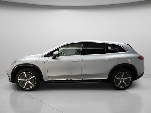Used 2023 Mercedes-Benz EQS 580 4MATIC SUV image 3