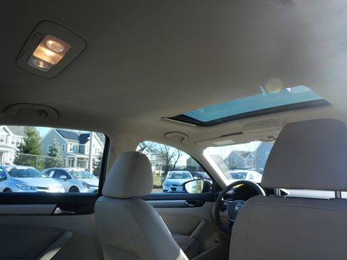 Used 2020 Volkswagen Passat 2.0T SE image 28