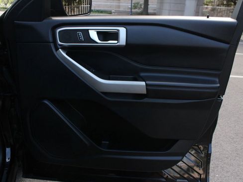 Used 2020 Ford Explorer XLT w/ Equipment Group 202A AWD/4WD image 27