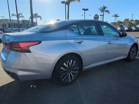 Used 2024 Nissan Altima 2.5 SV image 8