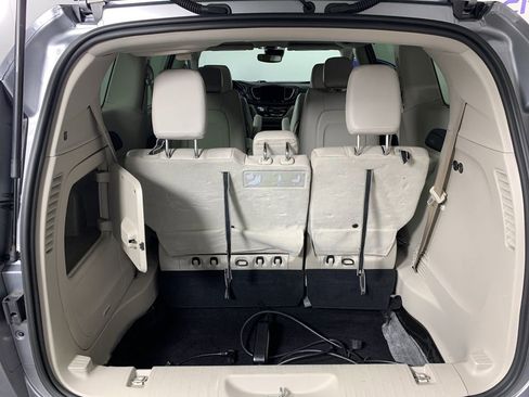Used 2021 Chrysler Pacifica Touring-L FWD image 36