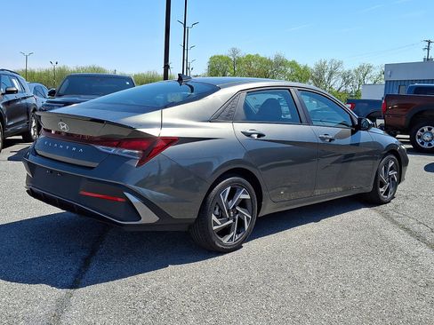 Used 2025 Hyundai Elantra Sport FWD image 7