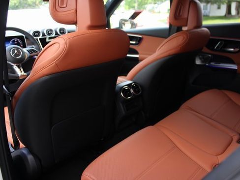 New 2025 Mercedes-Benz GLC 350e 4MATIC image 32