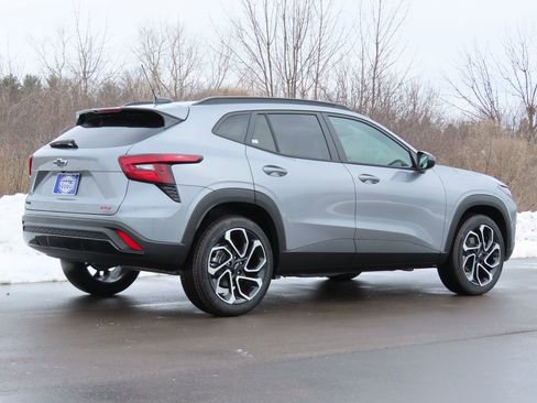 New 2026 Chevrolet Trax RS w/ Sunroof Package FWD image 3