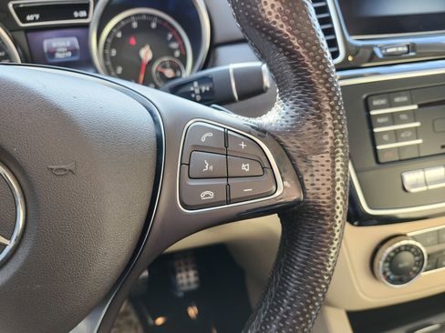 Used 2019 Mercedes-Benz GLE 400 4MATIC w/ Premium 2 Package image 38