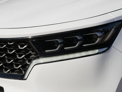 Certified 2023 Kia Sorento SX Prestige image 16