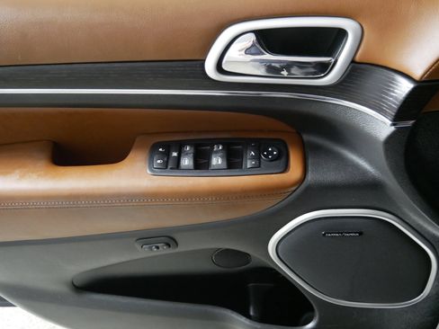 Used 2019 Jeep Grand Cherokee Summit image 19