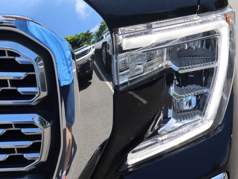Used 2022 GMC Sierra 1500 Denali w/ Denali Premium Package AWD/4WD image 10