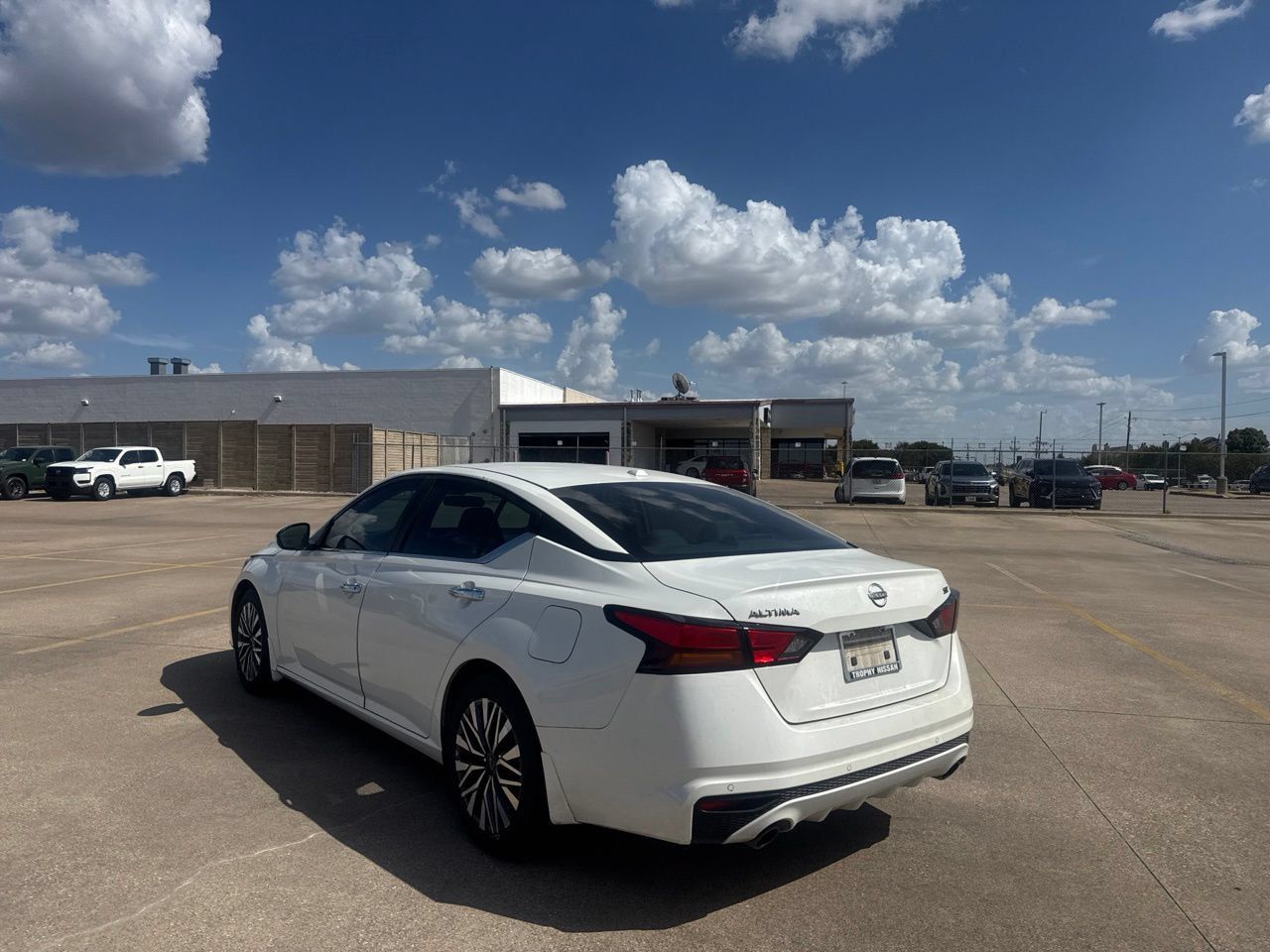 Certified 2024 Nissan Altima 2.5 SV w/ SV Premium Package FWD image 17