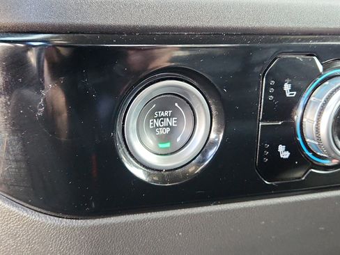 Used 2024 GMC Sierra 1500 SLT image 16