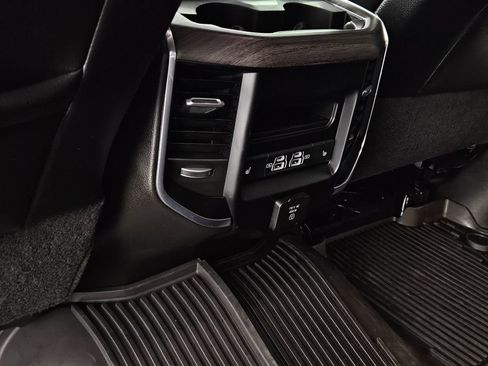 Used 2025 RAM 2500 Laramie AWD/4WD image 29