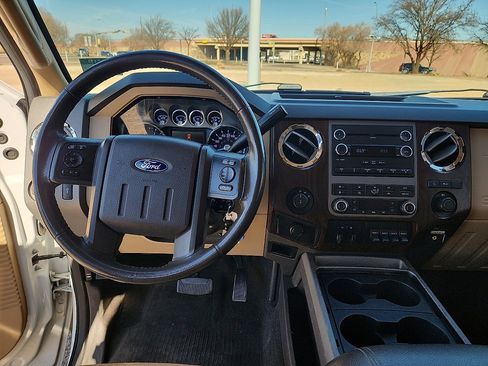 Used 2011 Ford F250 Lariat w/ Lariat Interior Pkg image 6