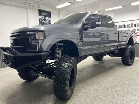 Used 2021 Ford F350 Lariat image 3