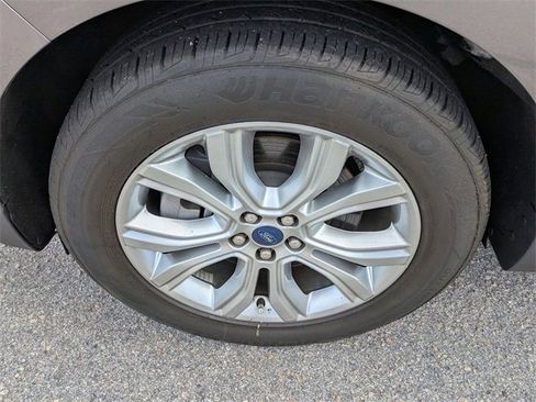 Used 2022 Ford Edge Titanium image 9