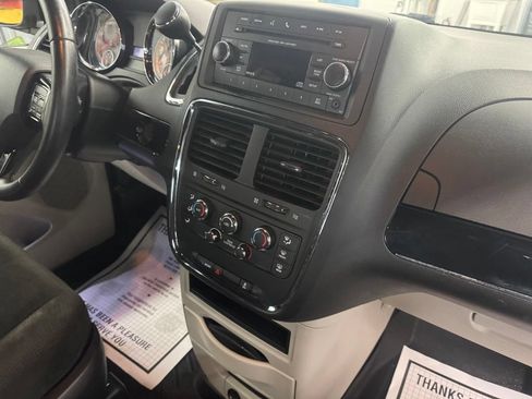 Used 2015 Dodge Grand Caravan SE FWD image 22