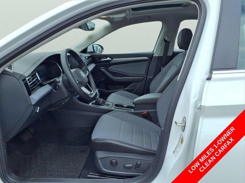 Used 2025 Volkswagen Jetta SE w/ Sunroof Package FWD image 9