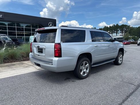 Used 2020 Chevrolet Suburban Premier image 4