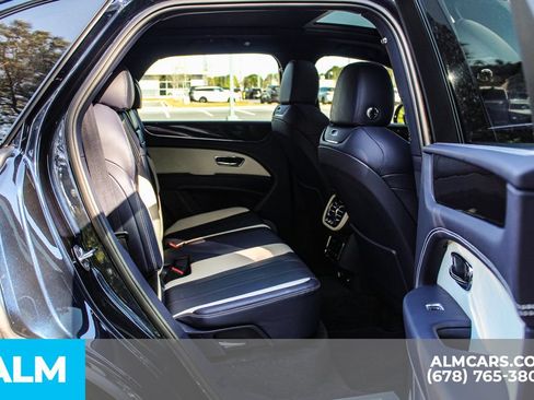 Used 2024 Bentley Bentayga AWD/4WD image 18