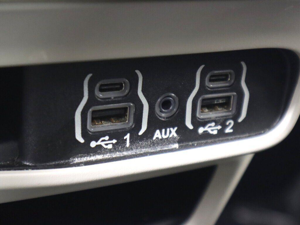 Used 2021 Chrysler Voyager LX w/ Cold Weather Group FWD image 23