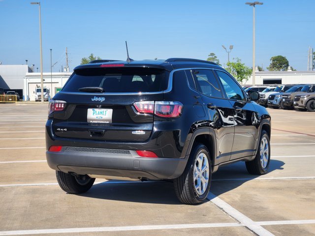 Used 2024 Jeep Compass Latitude AWD/4WD image 5