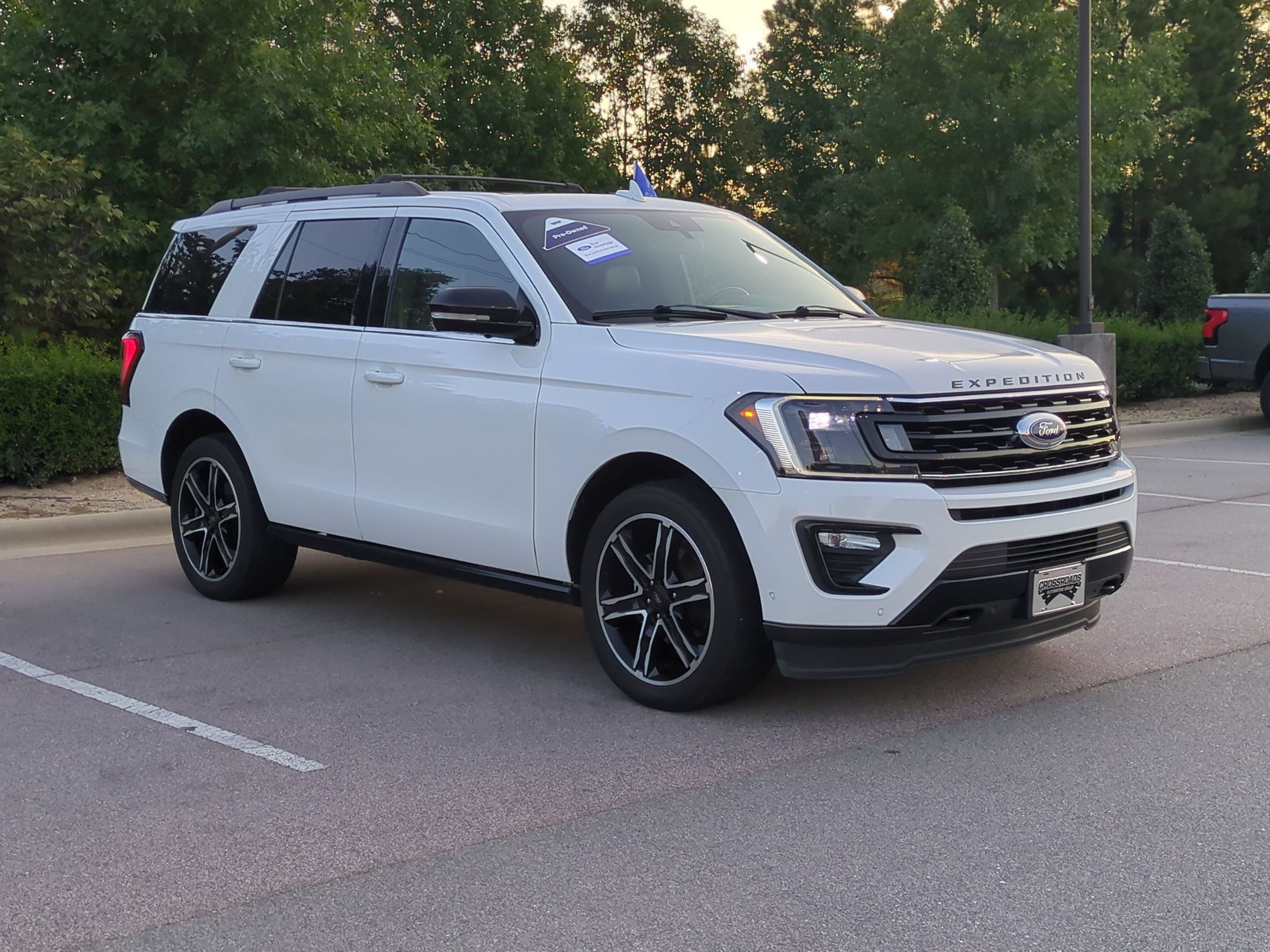Used 2021 Ford Expedition Limited AWD/4WD image 2