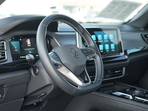 Used 2025 Volkswagen Atlas Cross Sport SE image 25