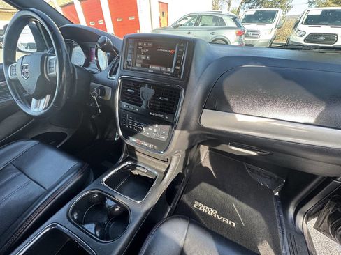 Used 2017 Dodge Grand Caravan GT image 36