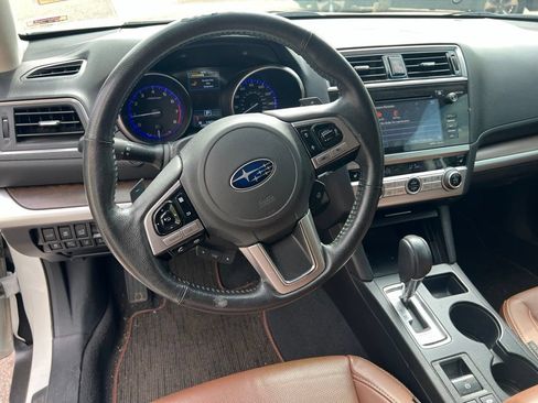 Used 2017 Subaru Outback 3.6R Touring AWD/4WD image 11