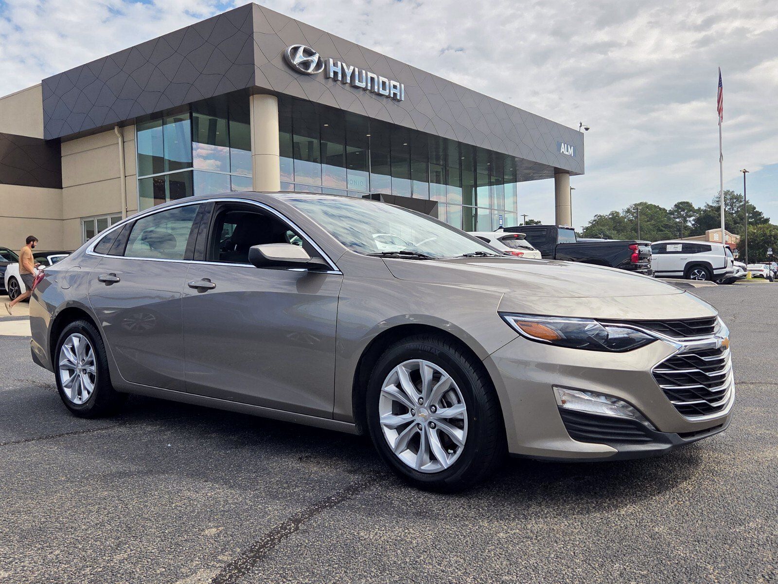 Used 2024 Chevrolet Malibu LT FWD image 1