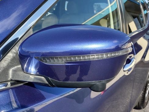 Used 2019 Nissan Rogue SV w/ Premium Package image 10