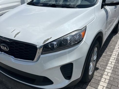 Used 2020 Kia Sorento LX image 3