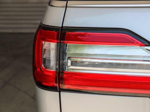 Used 2019 Lincoln Navigator Select w/ Technology Package RWD image 7