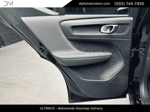 Used 2023 Volvo XC40 B5 Ultimate AWD/4WD image 24