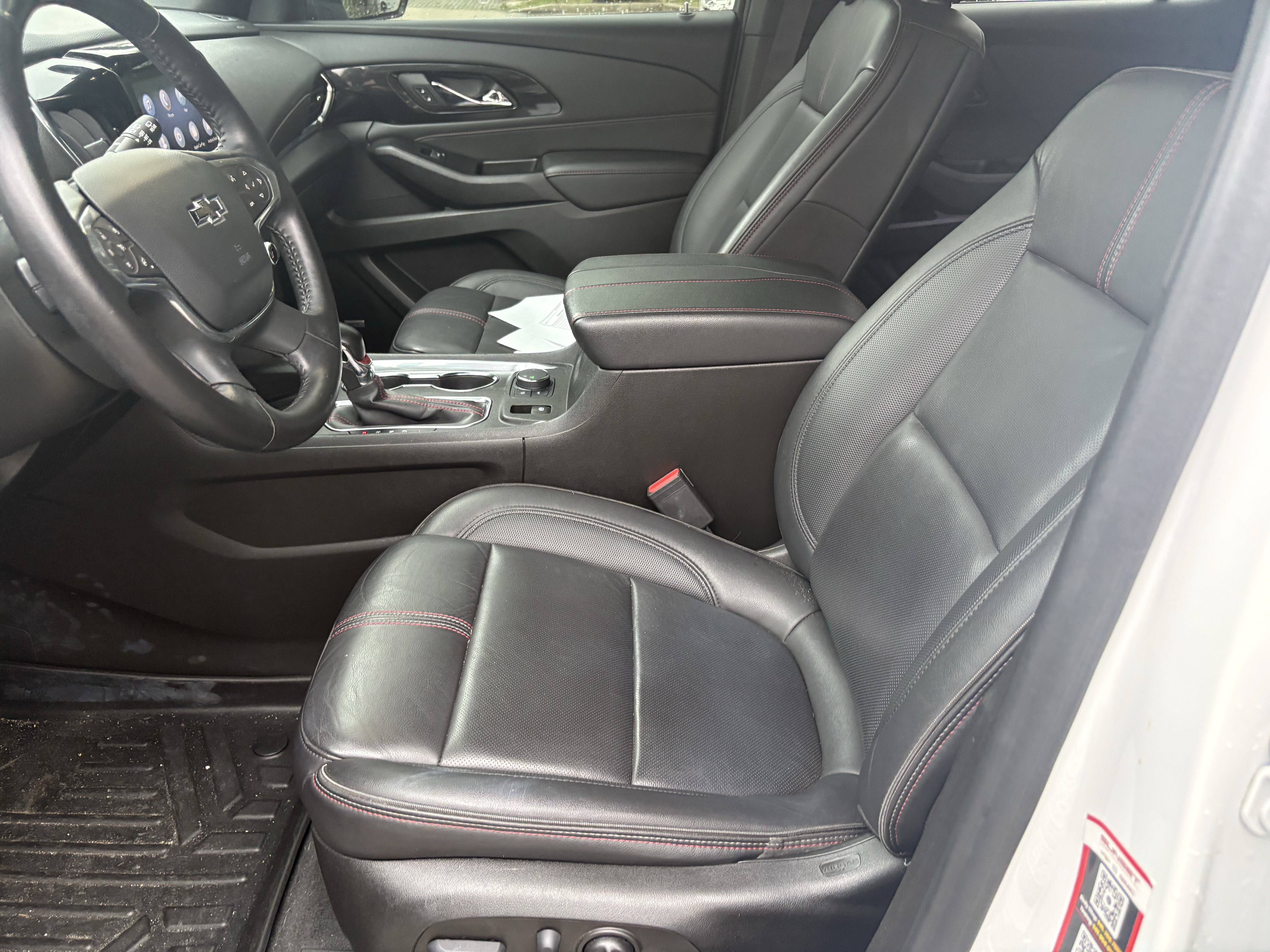 Used 2022 Chevrolet Traverse RS FWD image 9