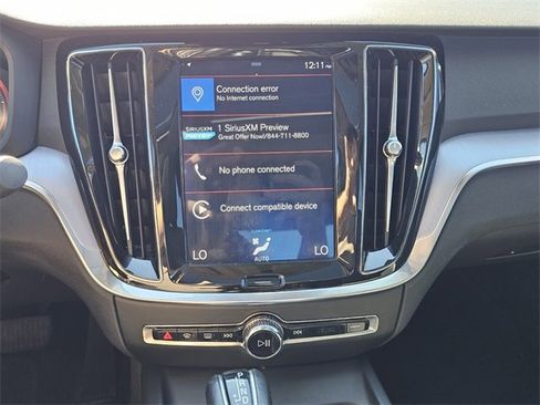 Used 2020 Volvo S60 T5 Momentum image 8