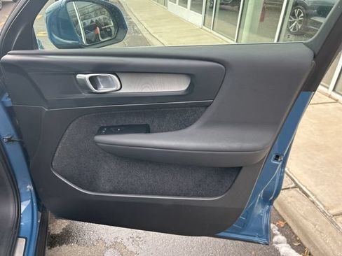 Used 2025 Volvo XC40 B5 Plus AWD/4WD image 14