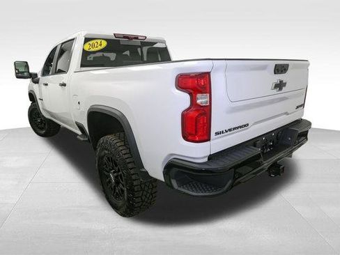Used 2024 Chevrolet Silverado 2500 ZR2 w/ Technology Package image 12